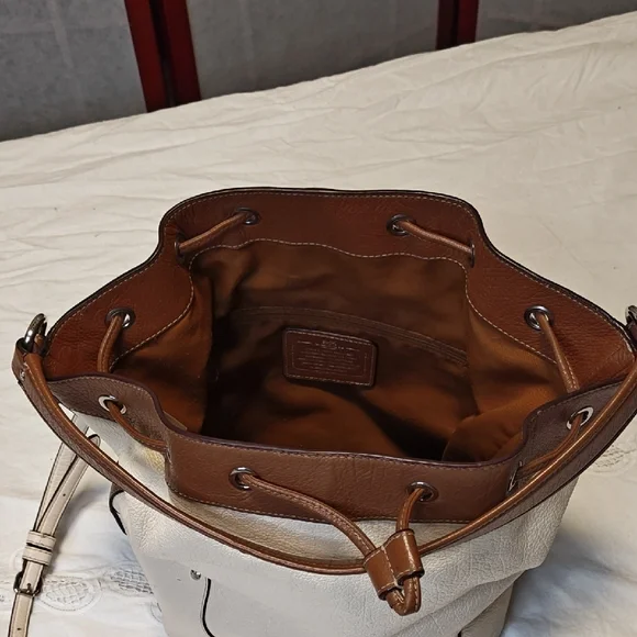 🧧 Coach Original Bucket Bag in Bicolor Leather - Picture 4 of 8